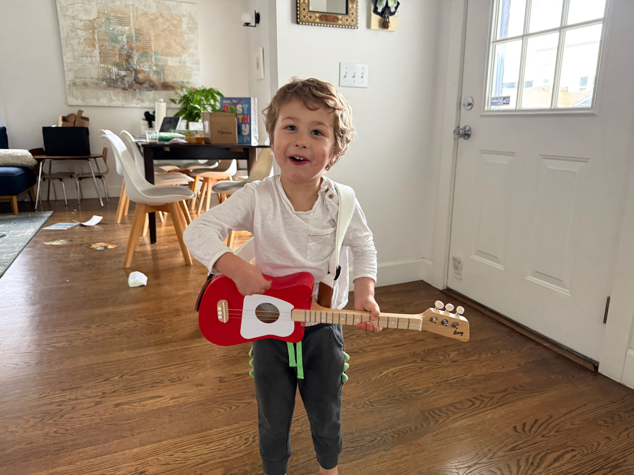 Curio playing the guitar and singing